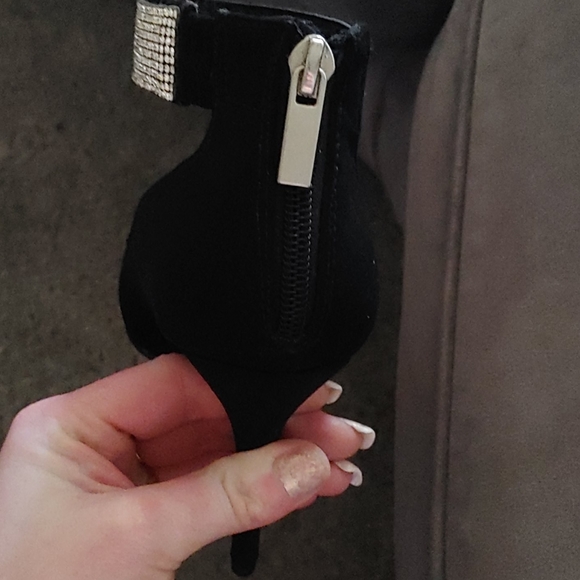 Rinstone Kendall and Kylie heels sz6 - Picture 4 of 7